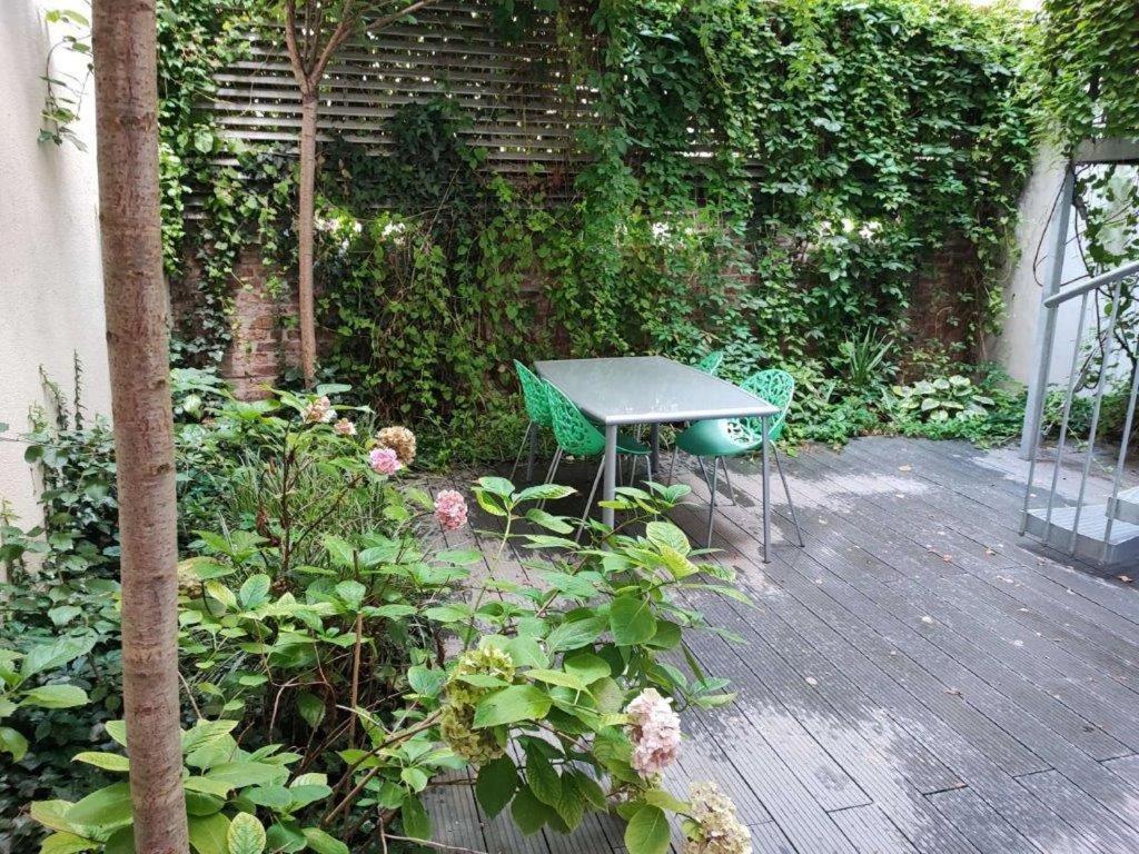 With Unique 40m2 Garden & Self Check In Viena
